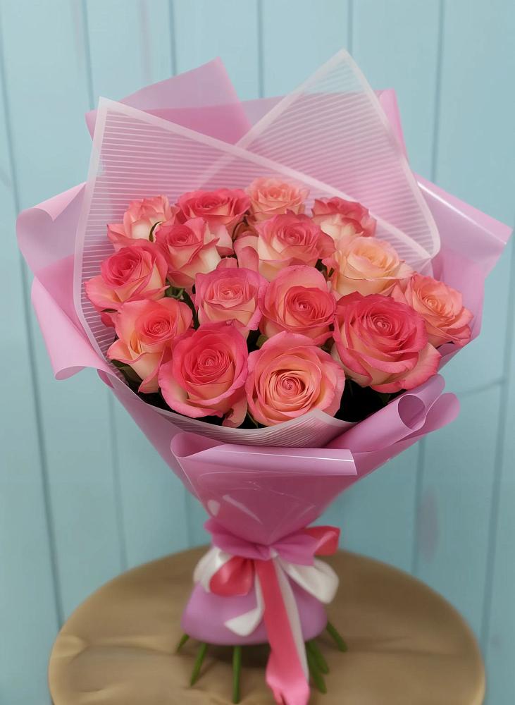 Букет 15 Розовых роз Равель в Исламее