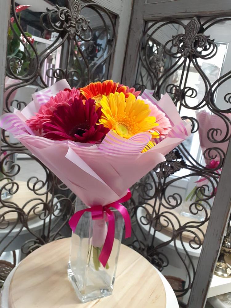 Букет цветов из: Герберы в Исламее